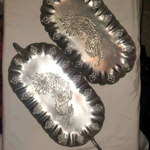 Vintage Hammered Aluminum Oval Rose Flower Design Bread Tray Dish